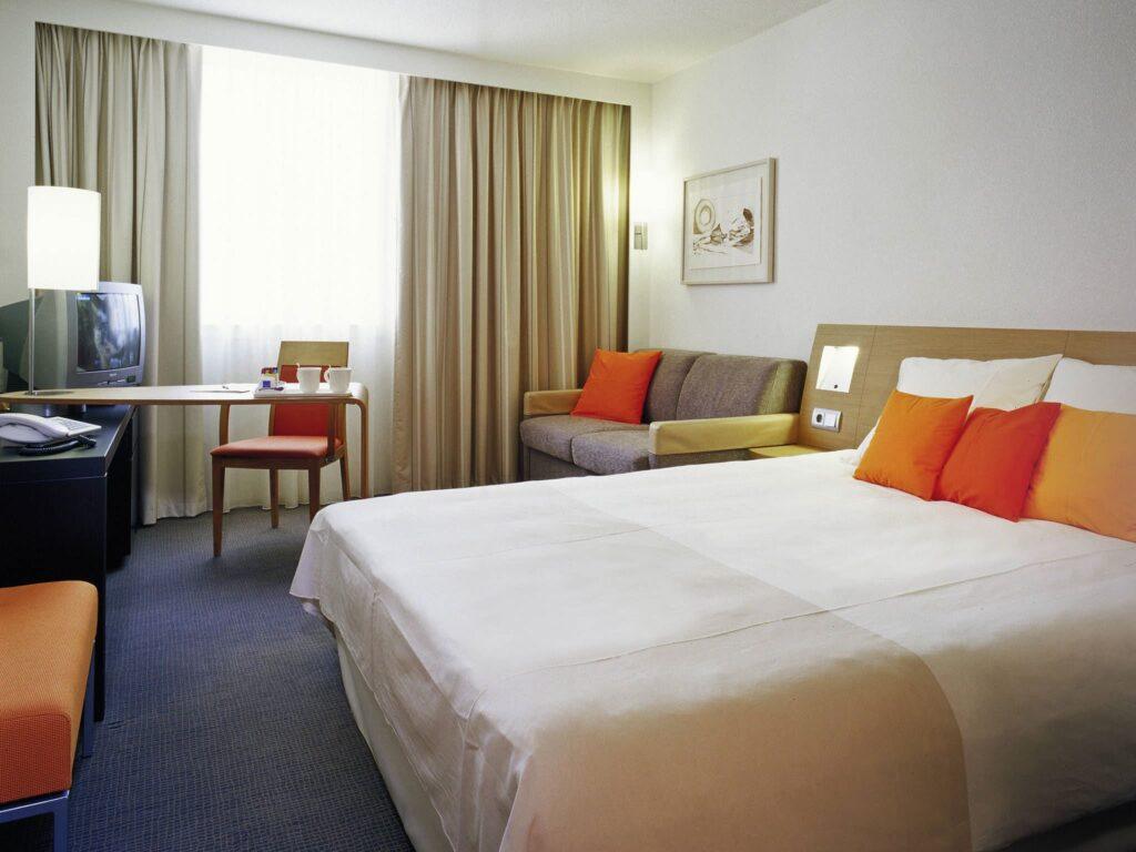 https://www.accorhotels.com/1033