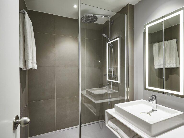 superior with closed bathroom