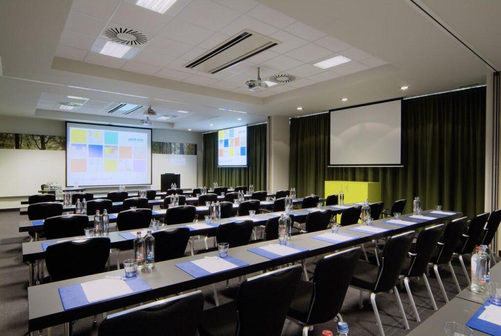 park-inn-liege-airport-1lieu1salle-seminaires.jpg