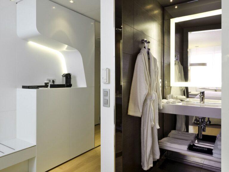 https://www.accorhotels.com/7431