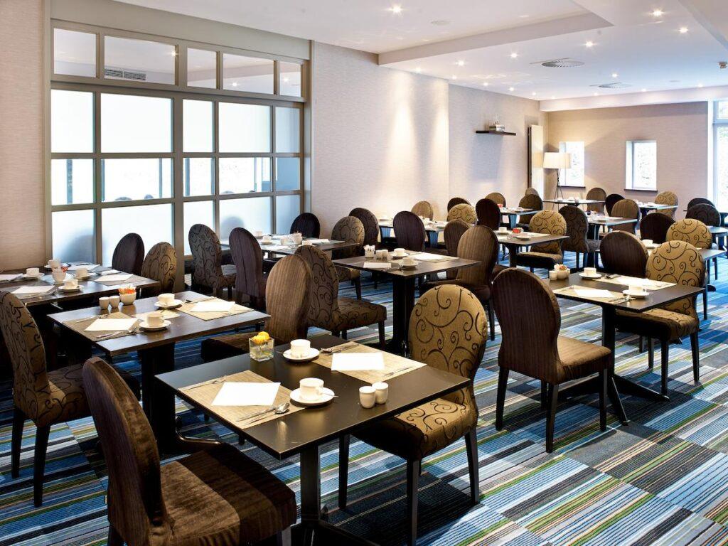 radisson-blu-balmoral-1lieu1salle-seminaire.jpg