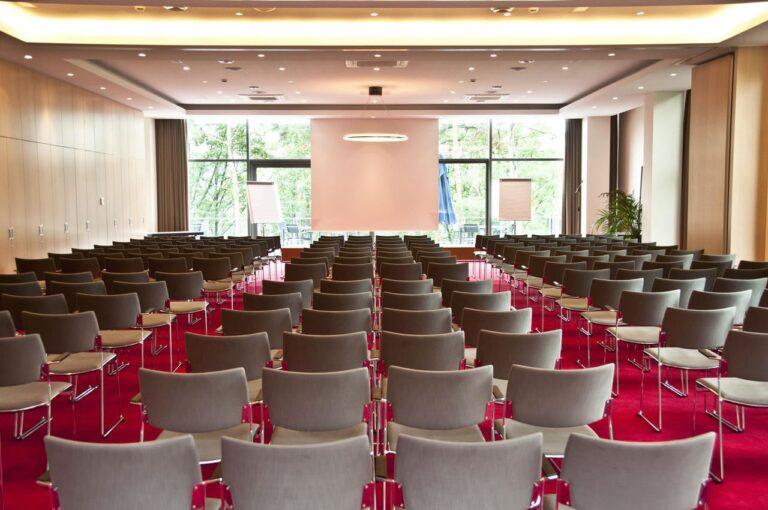 silva-hotel-balmoral-1lieu1salle-meeting.jpg