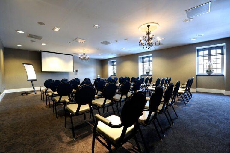 van-der-valk-oostkamp-1lieu1salle-meeting.jpg