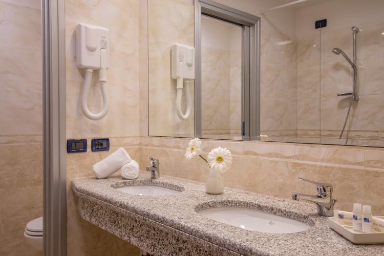 bw-blu-hotel-roma-1lieu1salle-meetings.jpg