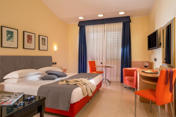 bw-blu-hotel-roma-1lieu1salle-seminaires.jpg