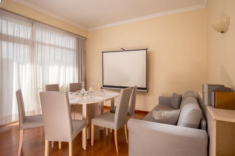 bw-globus-hotel-1lieu1salle-conferences.jpg