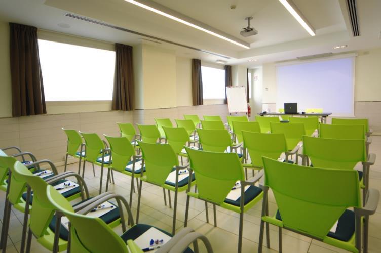 bw-globus-hotel-1lieu1salle-reunions.jpg