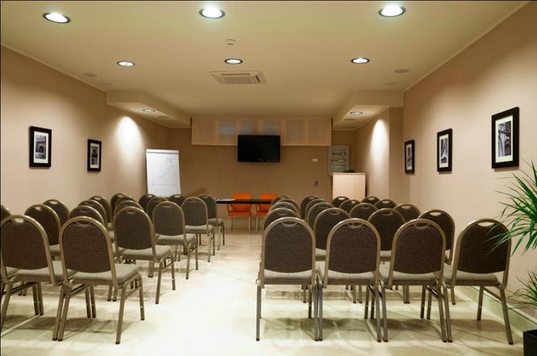 bw-premier-villa-fabiano-palace-1lieu1salle-conference.jpg