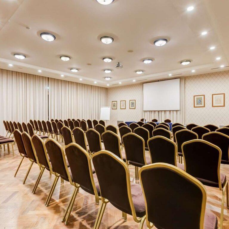 bw-villa-maria-hotel-1lieu1salle-conference.jpg