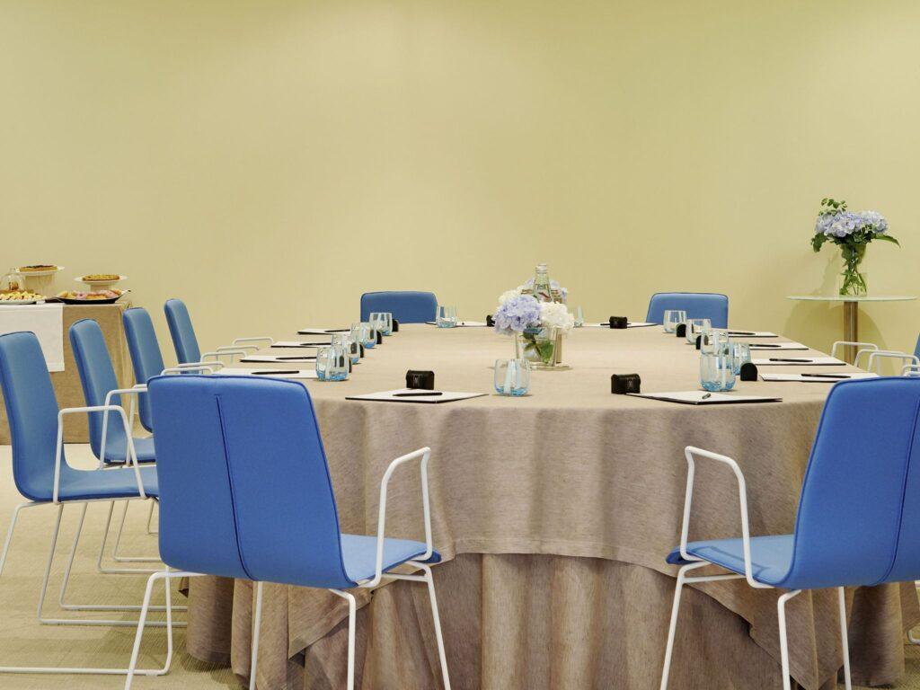 https://all.accor.com/8090