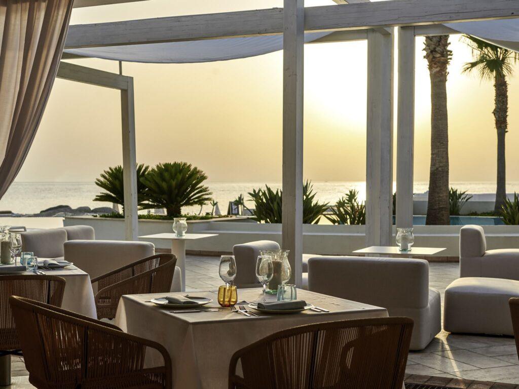 https://all.accor.com/8090