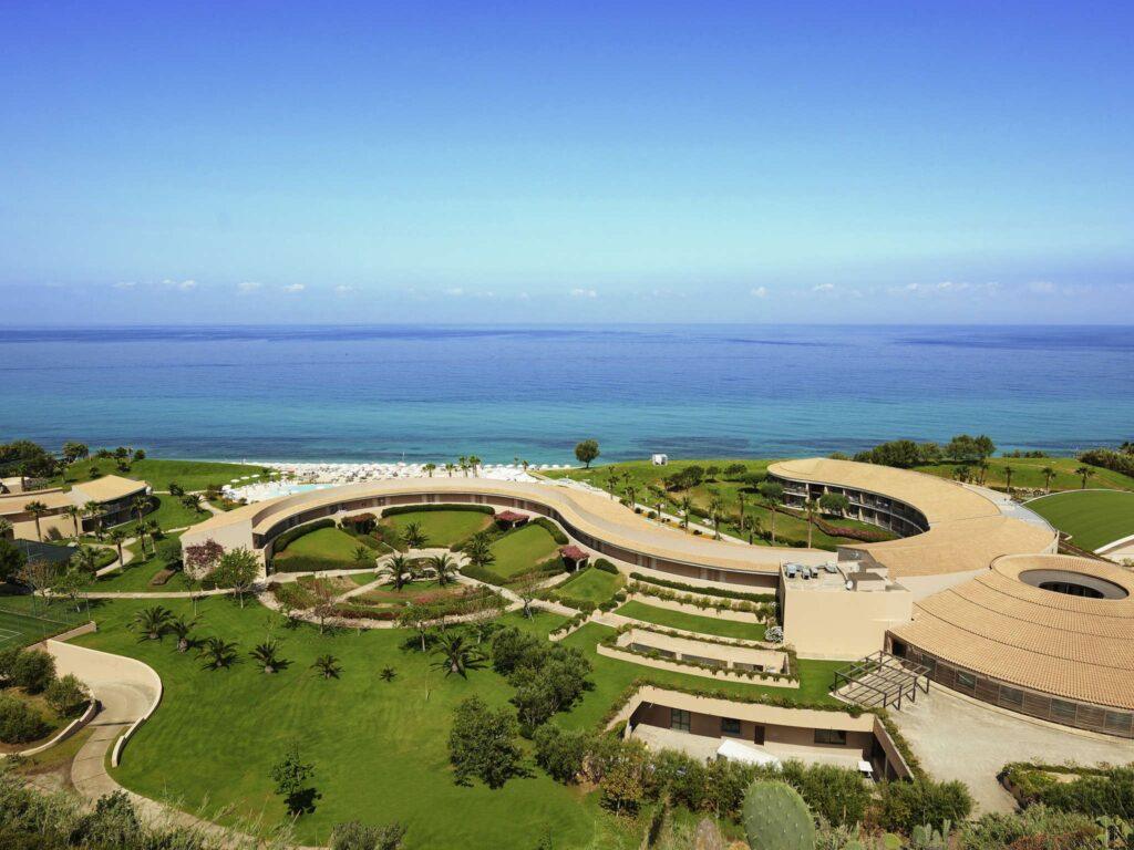 https://all.accor.com/8090