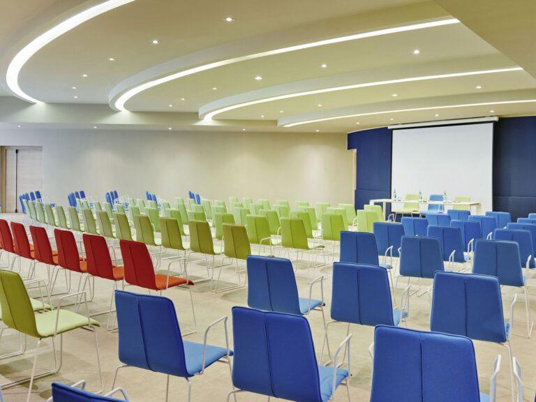 https://all.accor.com/8090