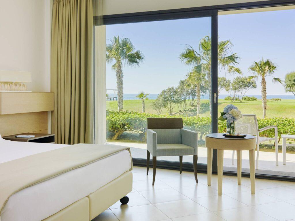 https://all.accor.com/8090
