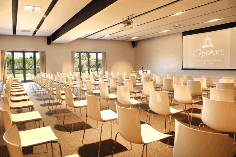 cascade-wellness-resort-1lieu1salle-conference.png