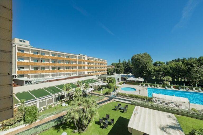 crowne-plaza-rome-st-peter-1lieu1salle-meetings.jpg