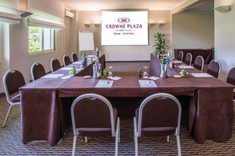 crowne-plaza-rome-st-peter-1lieu1salle-reunion.jpg