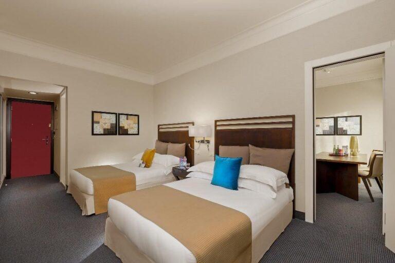 crowne-plaza-rome-st-peter-1lieu1salle-seminaire.jpg