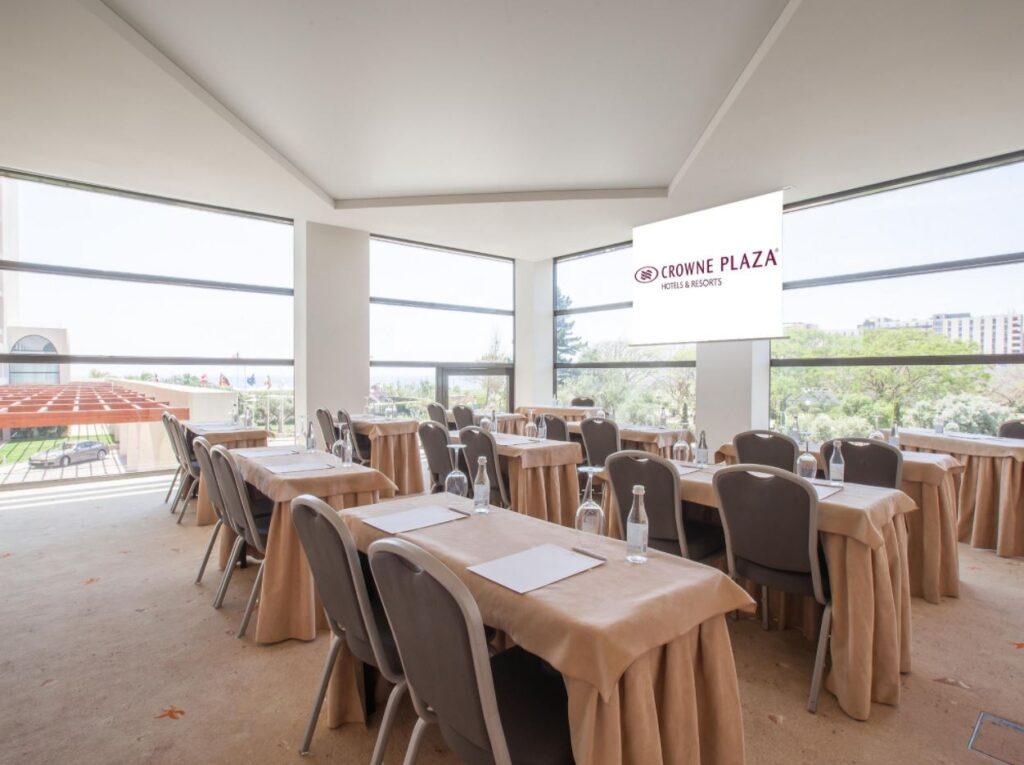 crowne-plaza-vilamoura-1lieu1salle-conferences.jpg