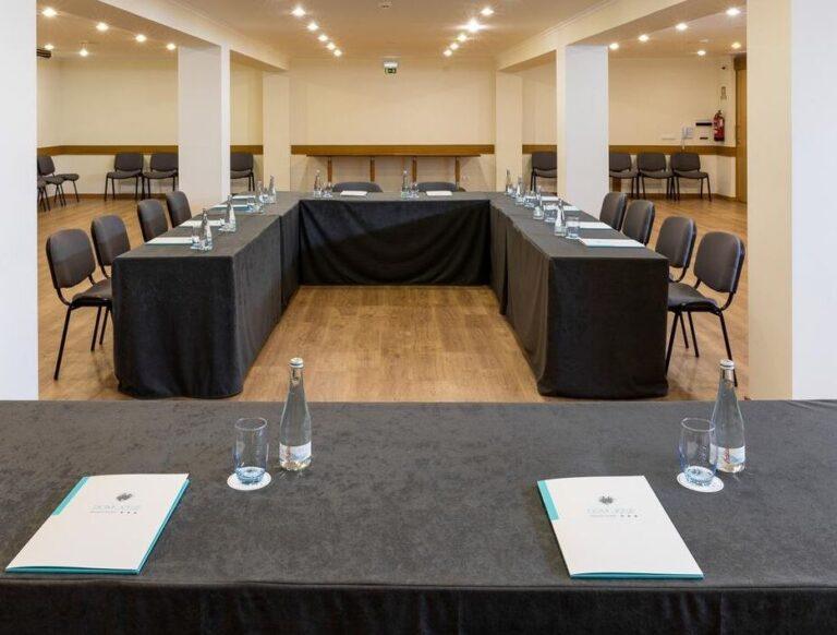 dom-jose-beach-hotel-1lieu1salle-conferences.jpg