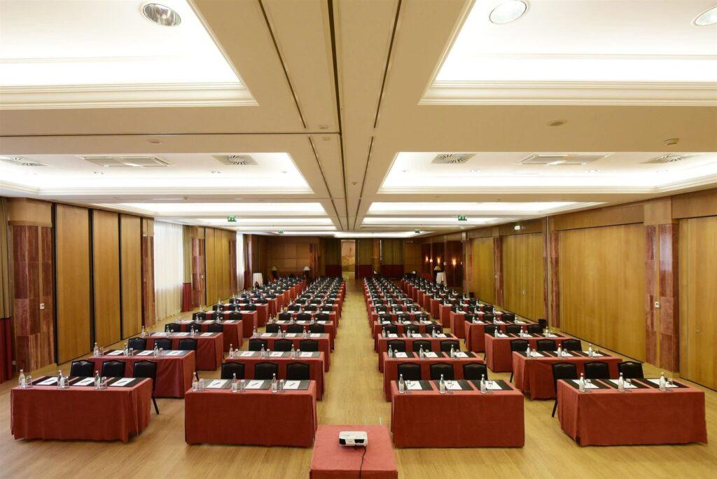 grande-real-santa-eulalia-resort-1lieu1salle-meetings.jpg