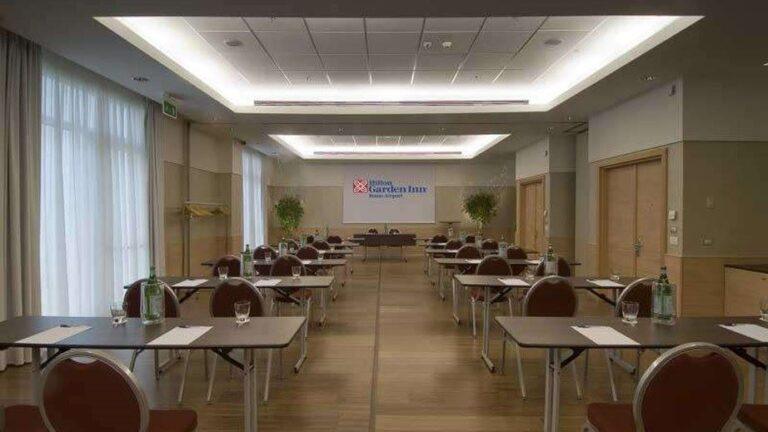 hilton-garden-inn-rome-airport-1lieu1salle-congres.jpg