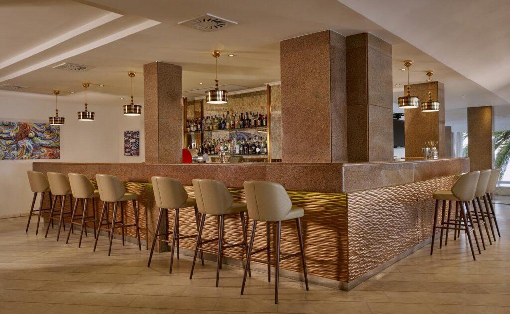 holiday-inn-algarve-armacao-pera-1lieu1salle-conference.jpg
