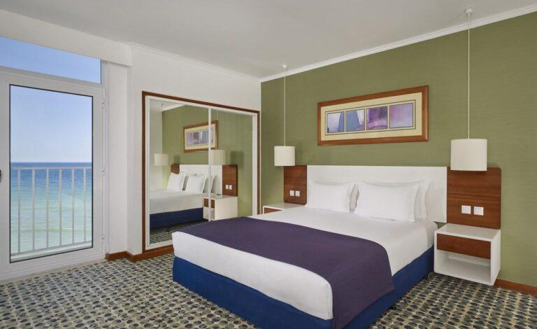 holiday-inn-algarve-armacao-pera-1lieu1salle-reunions.jpg