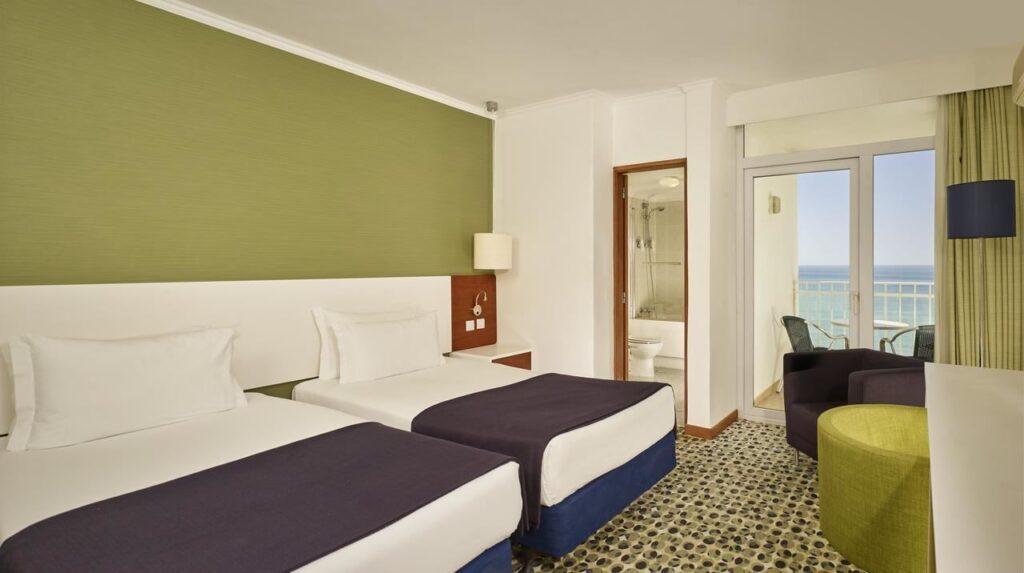 holiday-inn-algarve-armacao-pera-1lieu1salle-seminaire.jpg