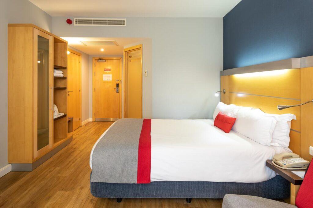 holiday-inn-express-lisbon-oeiras-1lieu1salle-evenement.jpg