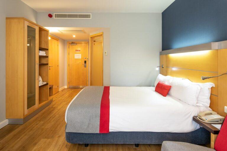 holiday-inn-express-lisbon-oeiras-1lieu1salle-evenement.jpg