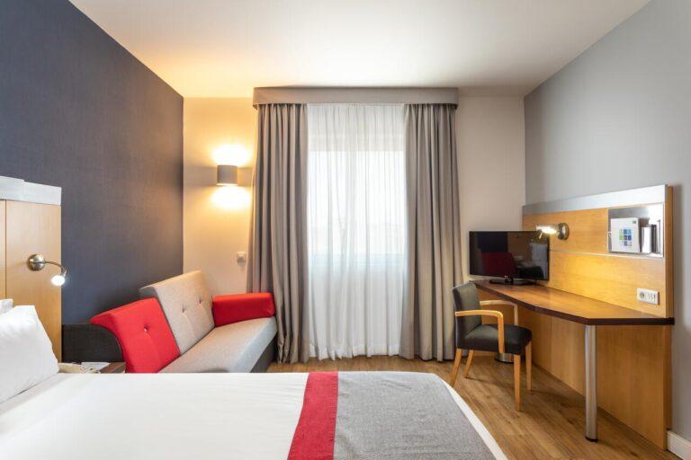 holiday-inn-express-lisbon-oeiras-1lieu1salle-events.jpg
