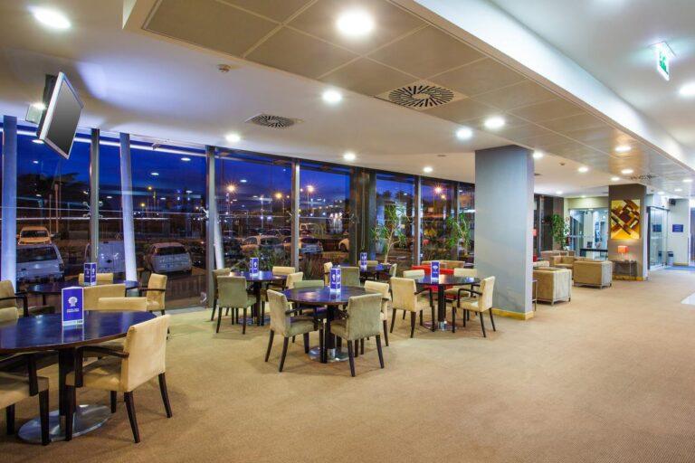 holiday-inn-express-lisbon-oeiras-1lieu1salle-seminaire.jpg