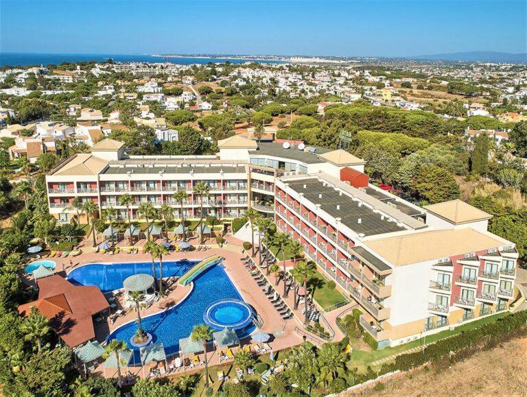 hotel-baia-grande-1lieu1salle-reunions.jpg