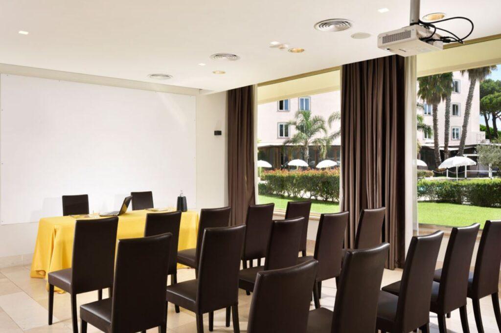 hotel-isola-sacra-1lieu1salle-conferences.jpg