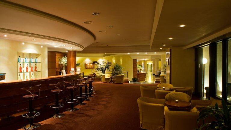 hotel-rome-aurelia-antica-1lieu1salle-meeting.jpg