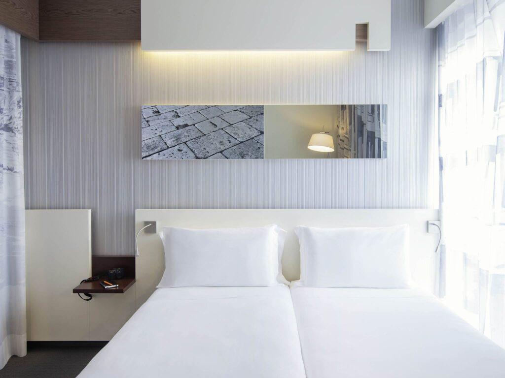 http://www.accorhotels.com/9301