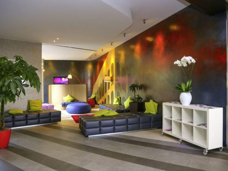 https://www.accorhotels.com/9301