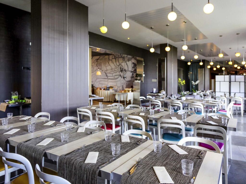 https://www.accorhotels.com/9301
