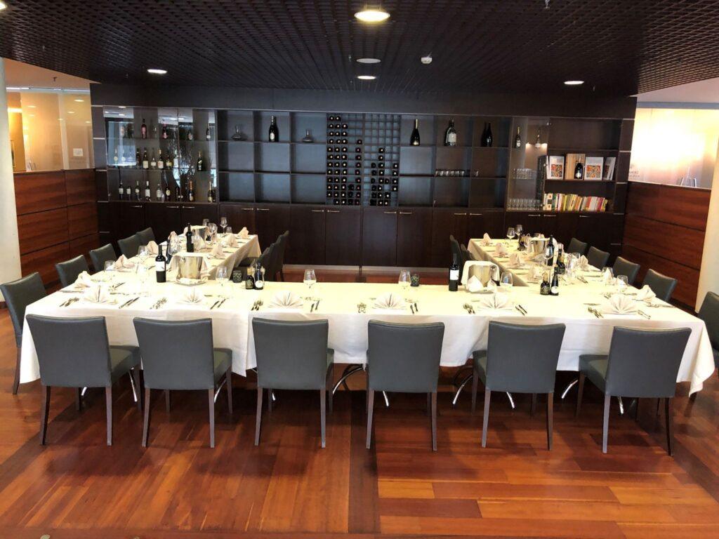 https://all.accor.com/9300