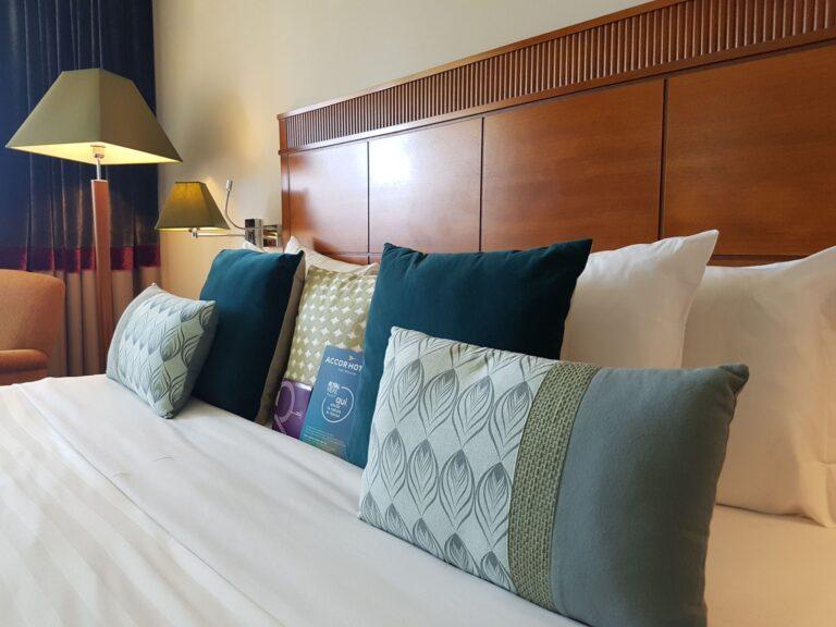 https://www.accorhotels.com/9300
