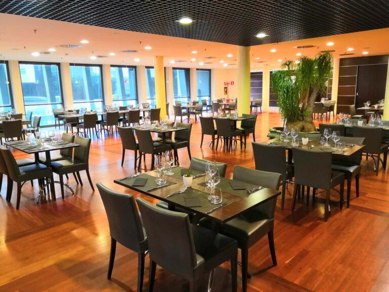 https://all.accor.com/9300