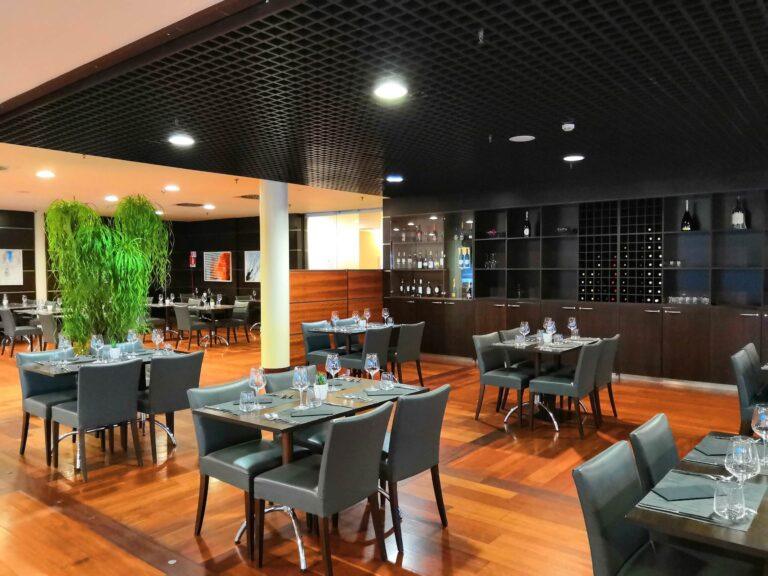 https://all.accor.com/9300