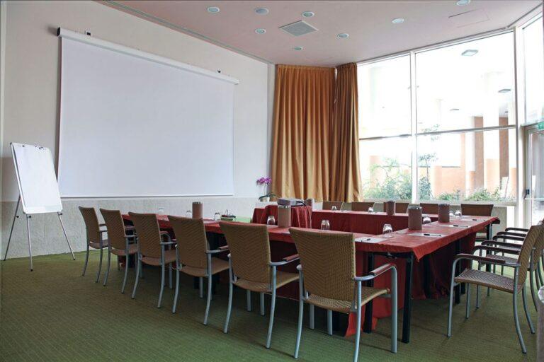 mh-matera-hotel-1lieu1salle-reunions.jpg