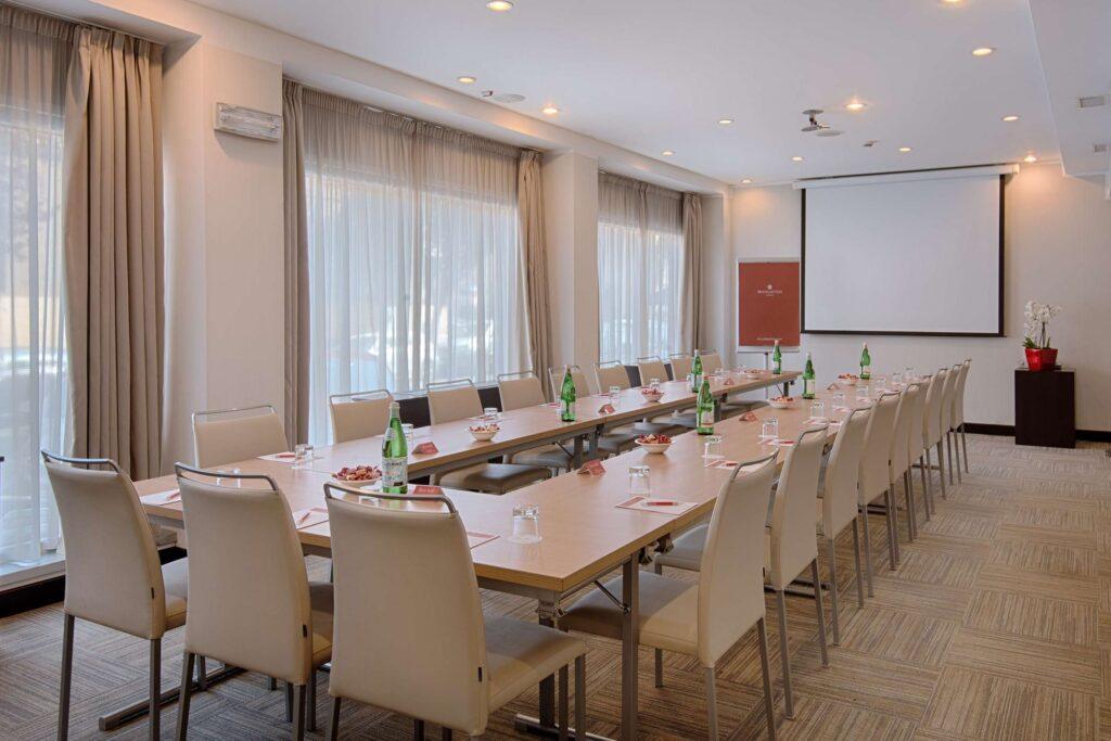 nh-collection-roma-giustiniano-1lieu1salle-reunion-scaled-1.jpg