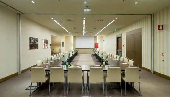 nh-collection-roma-vittorio-veneto-1lieu1salle-seminaire.jpg