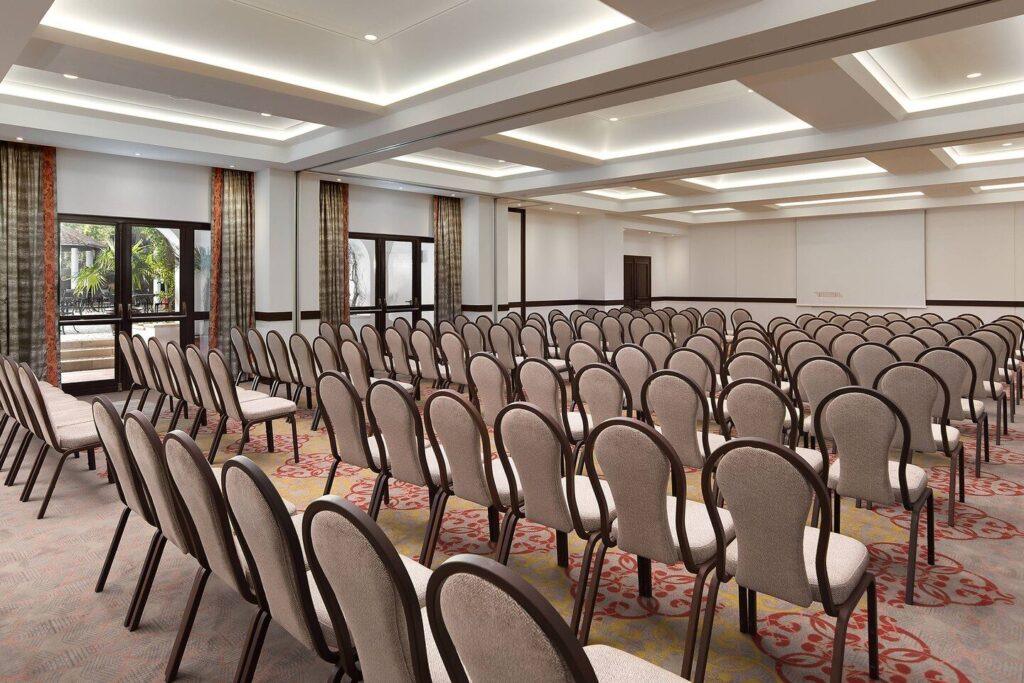 pine-cliffs-hotel-1lieu1salle-conference.jpg