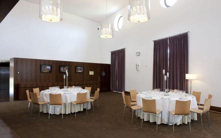 pousada-palacio-estoi-1lieu1salle-conference.jpg
