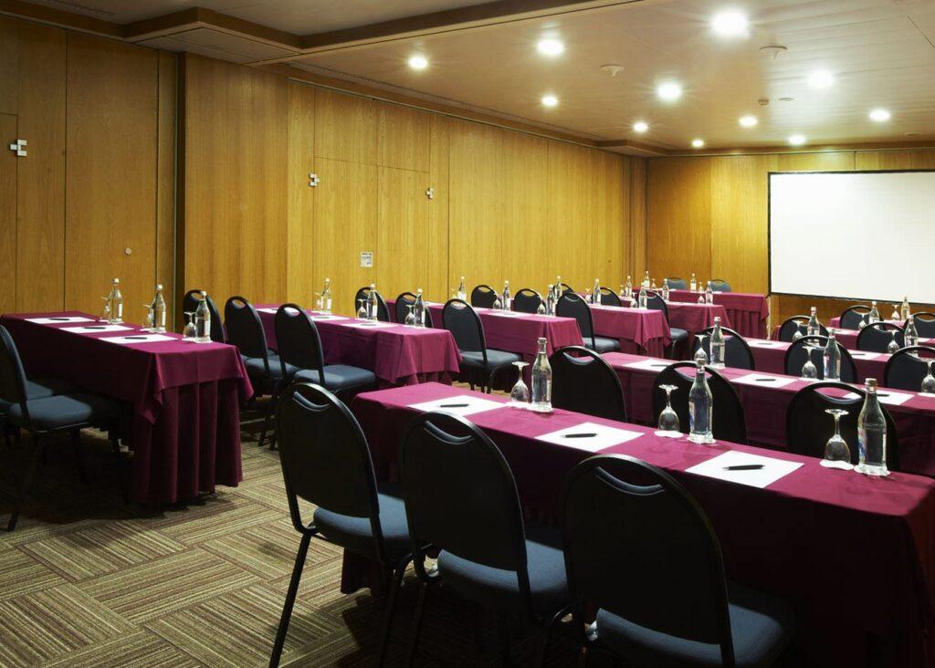 real-bellavista-hotel-spa-1lieu1salle-conference.jpg