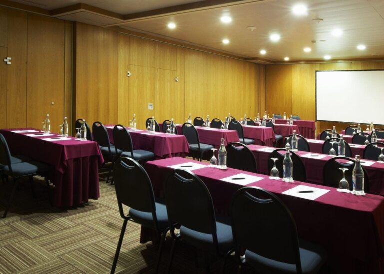 real-bellavista-hotel-spa-1lieu1salle-conference.jpg